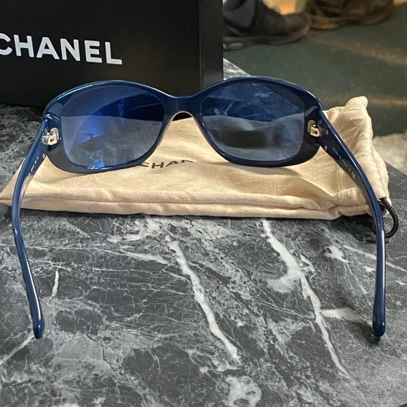 CHANELBlue Frame Quilted CC Logo Sunglasses-5189 display picture 1